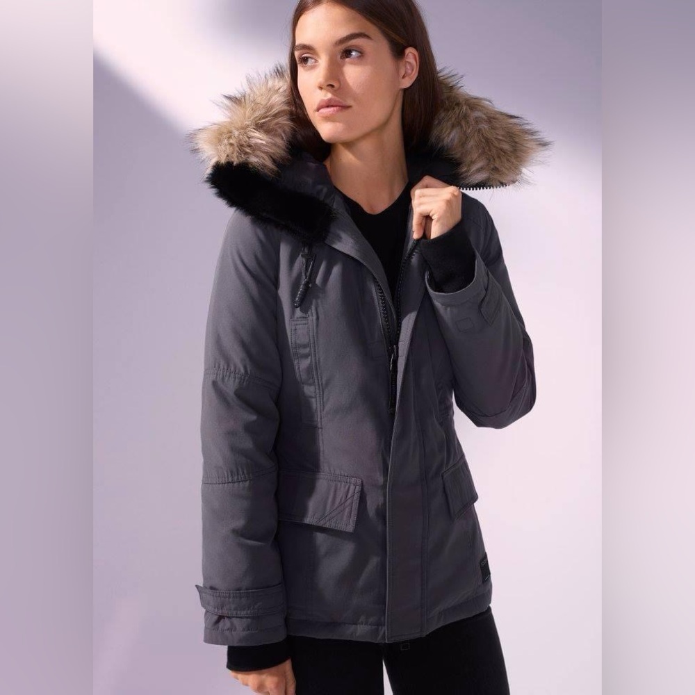 Aritzia TNA Larsen Parka Grey Winter Jacket size Small, perfect condition